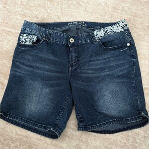 Stylish Blue Denim Women's Shorts